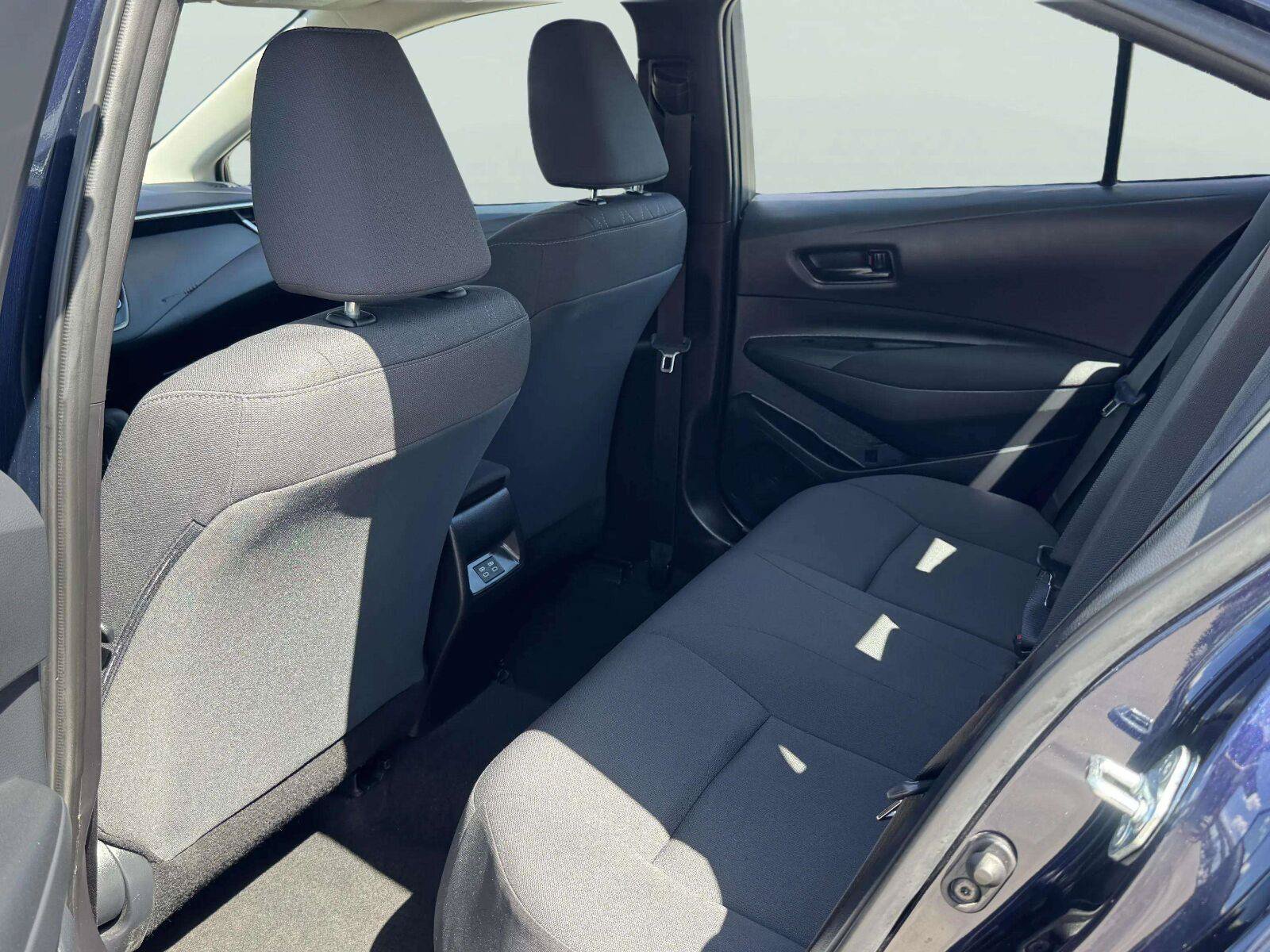 Used 2025 Toyota Corolla LE FWD image 40