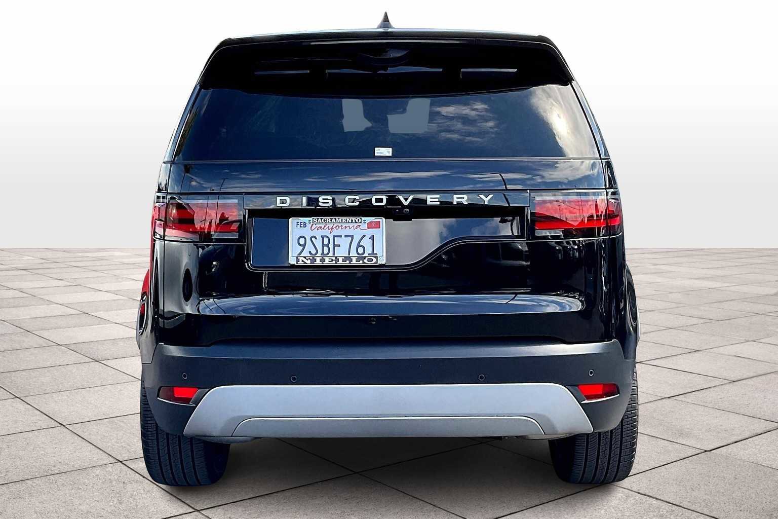 Used 2025 Land Rover Discovery S image 7