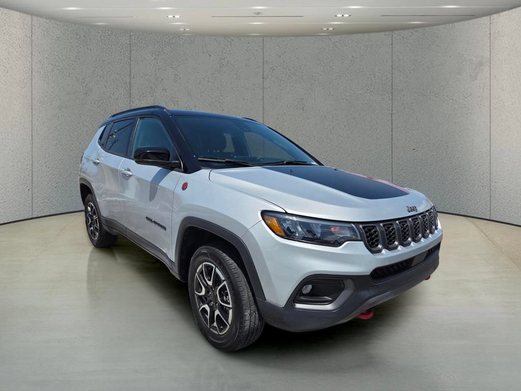 Used 2024 Jeep Compass Trailhawk AWD/4WD image 7