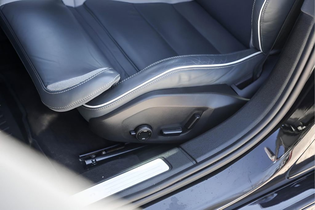 Used 2022 Volvo S60 B5 R-Design w/ Climate Package image 11