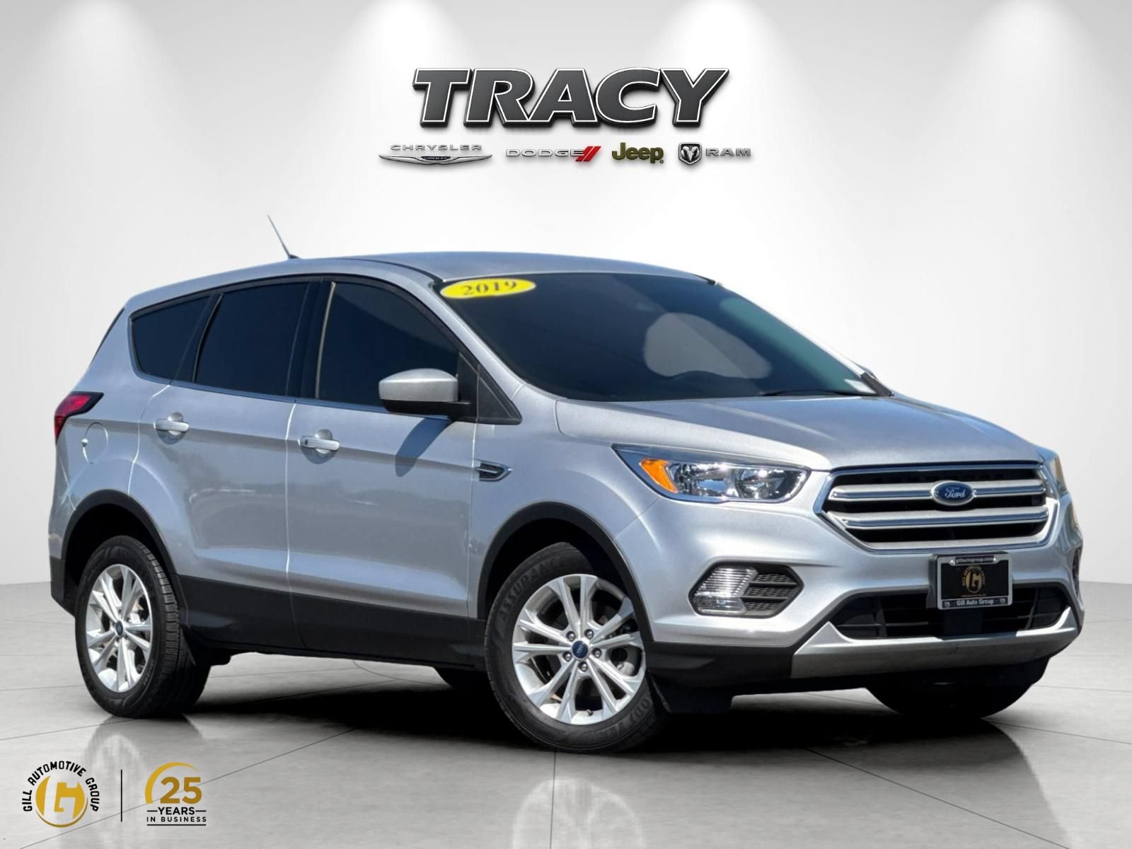 Used 2019 Ford Escape SE FWD image 1