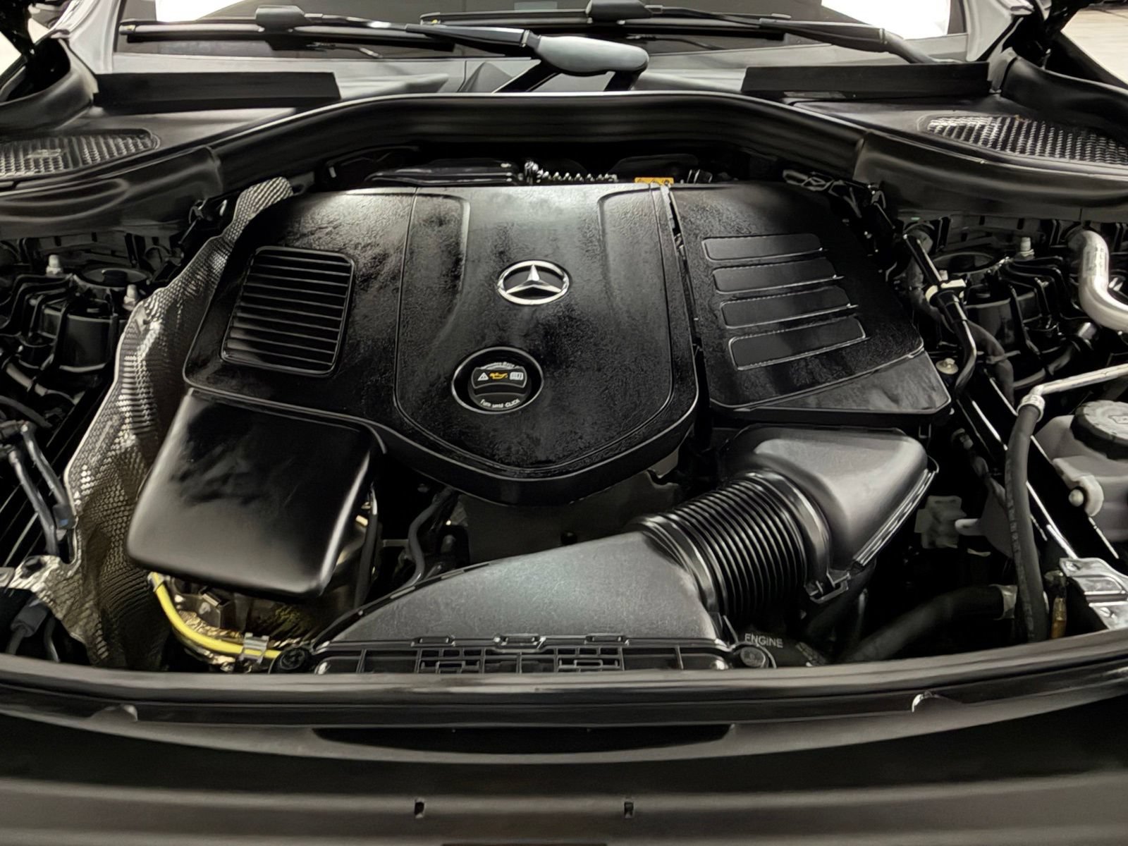 Used 2025 Mercedes-Benz GLC 350e 4MATIC image 38