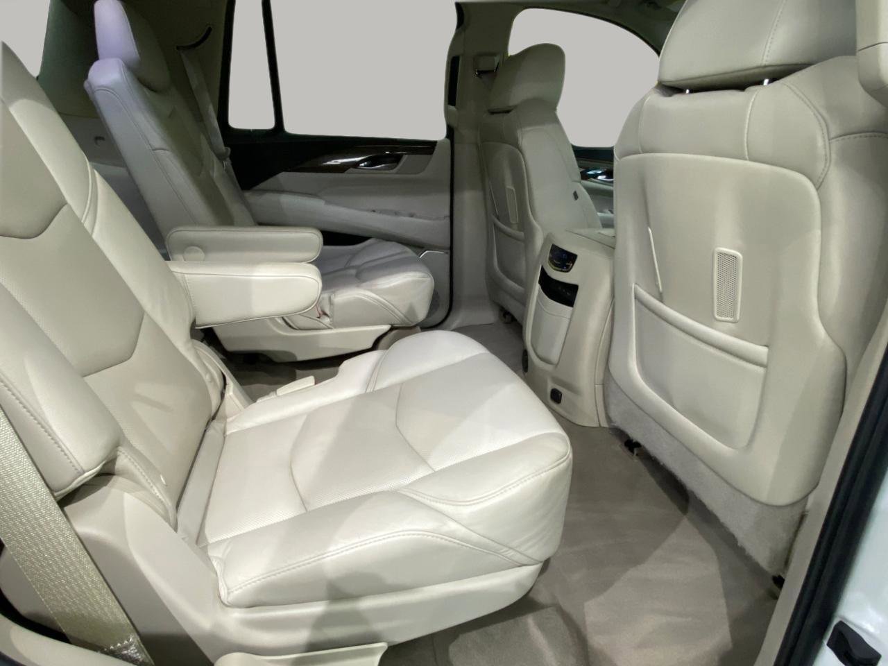 Used 2020 Cadillac Escalade Premium Luxury image 15