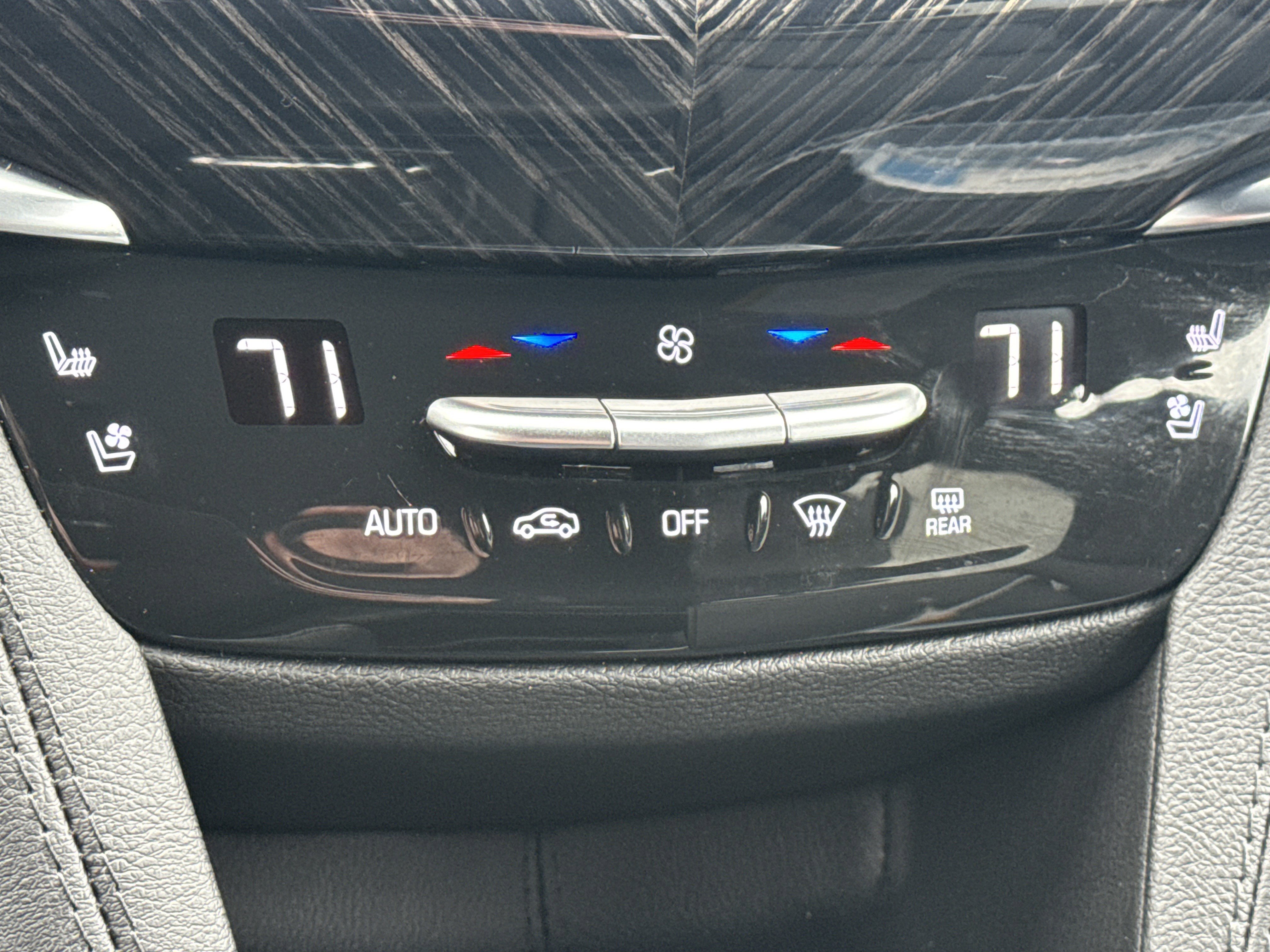 Used 2025 Cadillac XT6 Premium Luxury w/ Technology Package image 22