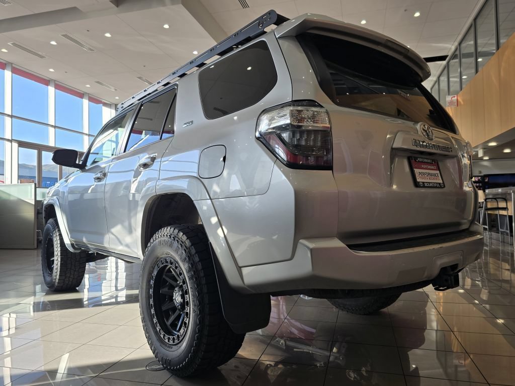Used 2022 Toyota 4Runner SR5 AWD/4WD image 24