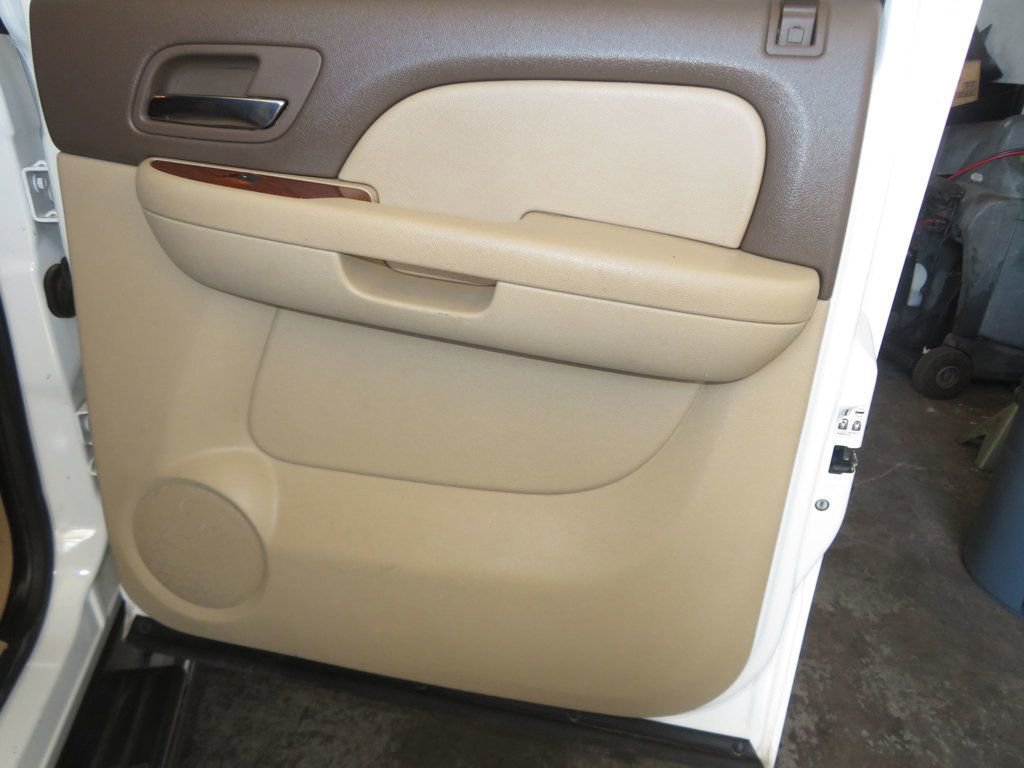 Used 2008 GMC Sierra 2500 SLT w/ EZ-Lift Tailgate Package RWD image 29