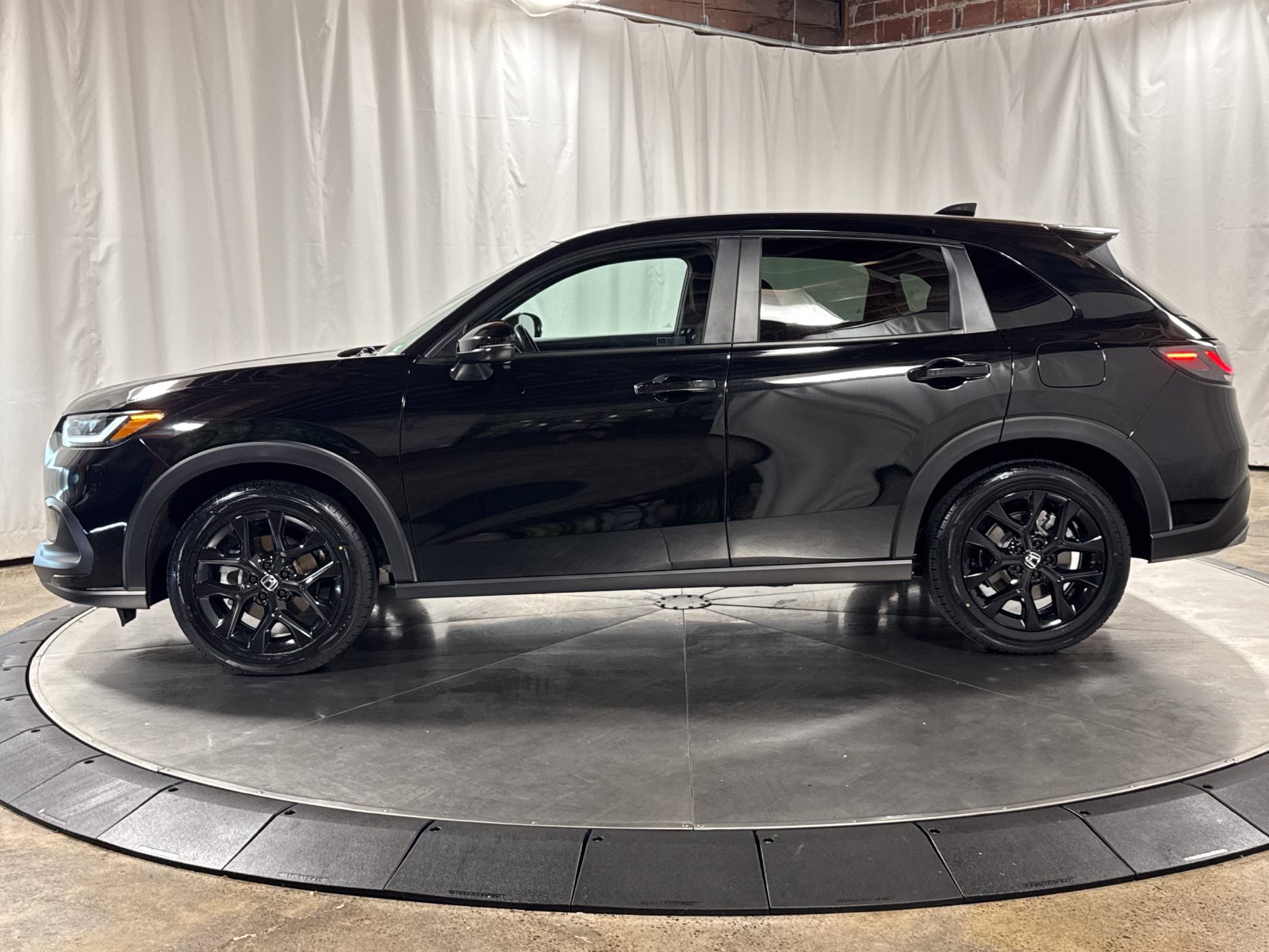 Used 2025 Honda HR-V Sport image 8