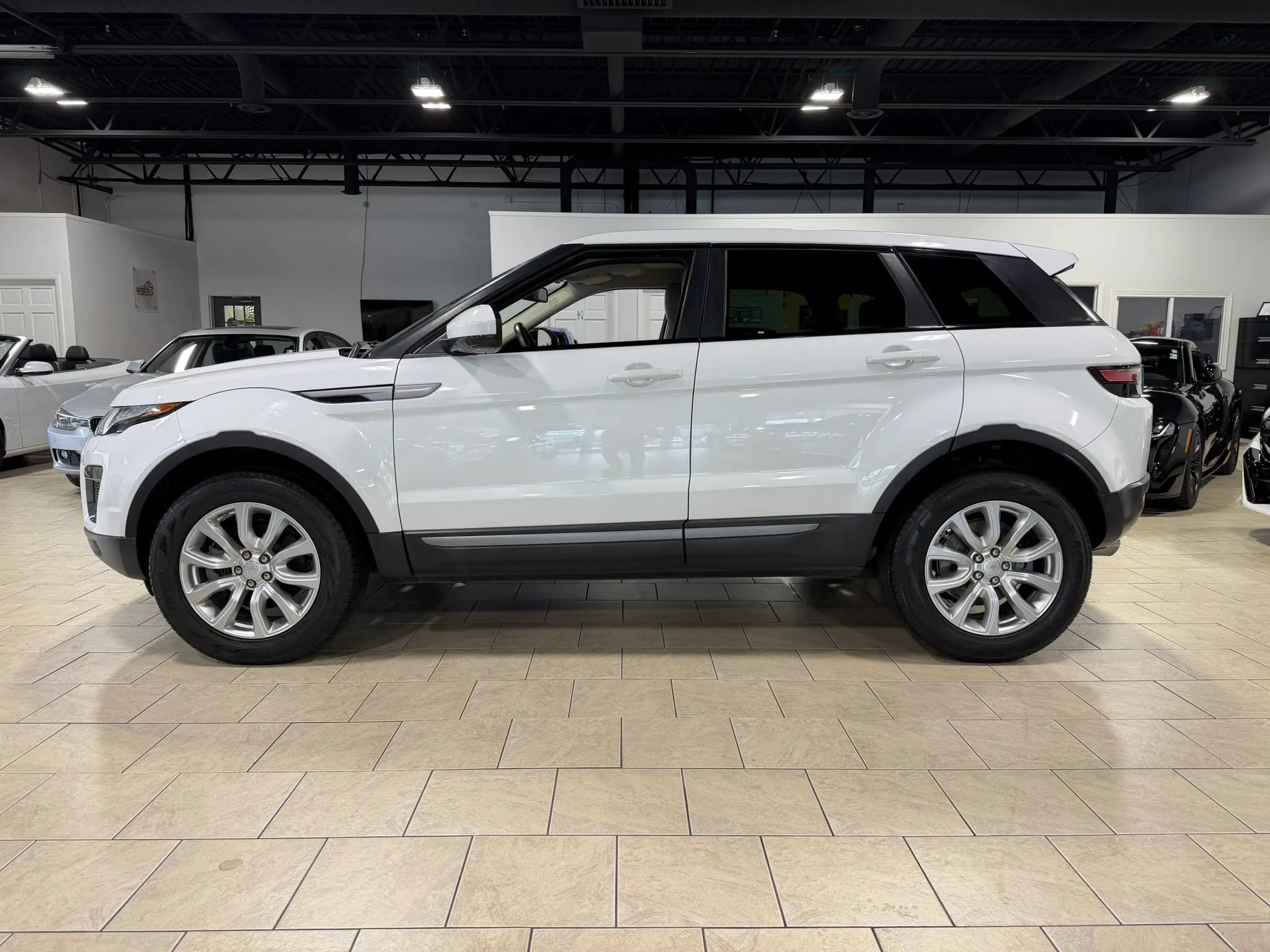 Used 2018 Land Rover Range Rover Evoque SE AWD/4WD image 21