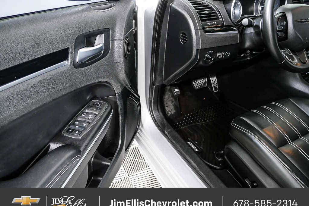 Used 2022 Chrysler 300 S w/ Safetytec Plus Group RWD image 7