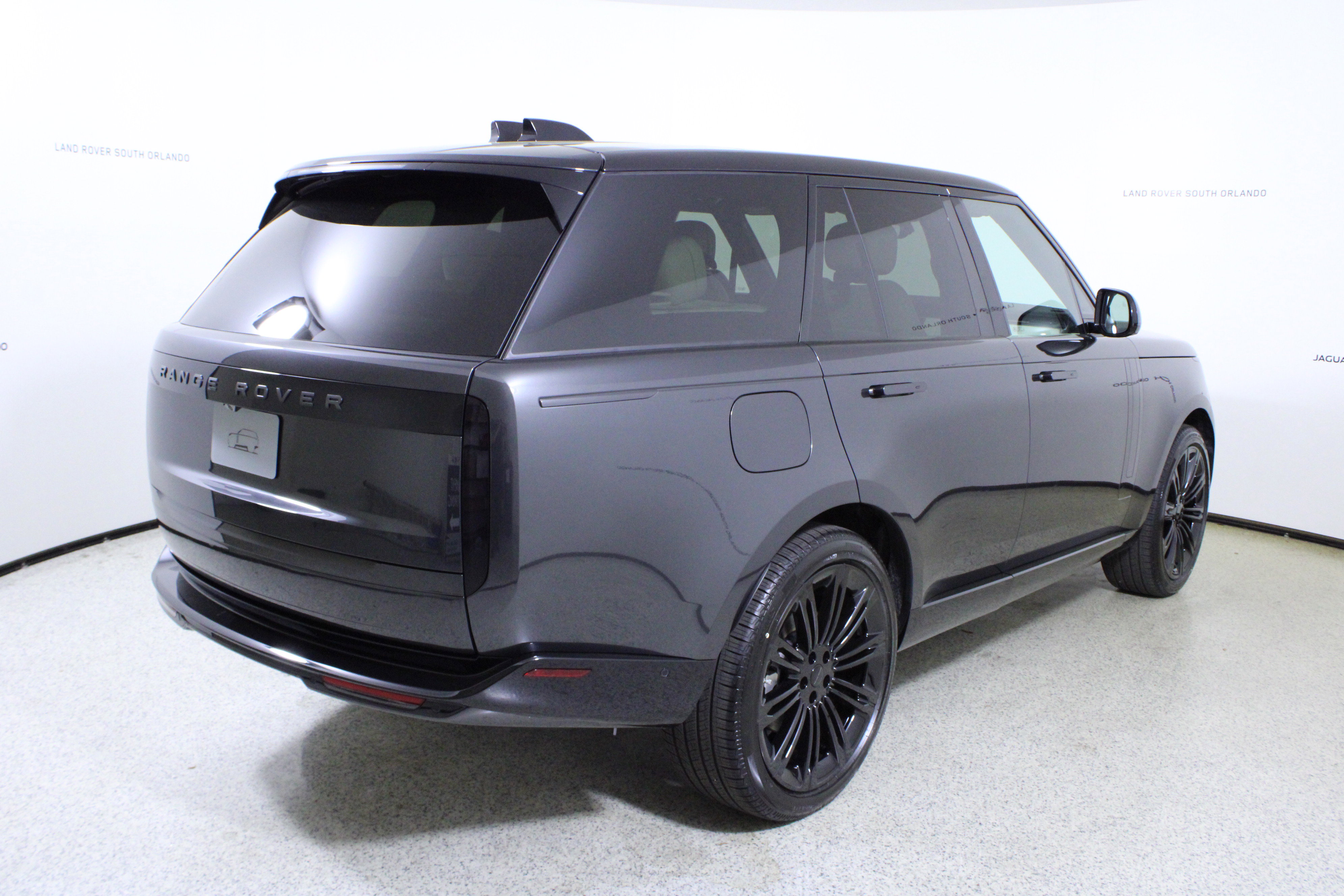 New 2026 Land Rover Range Rover SE image 7