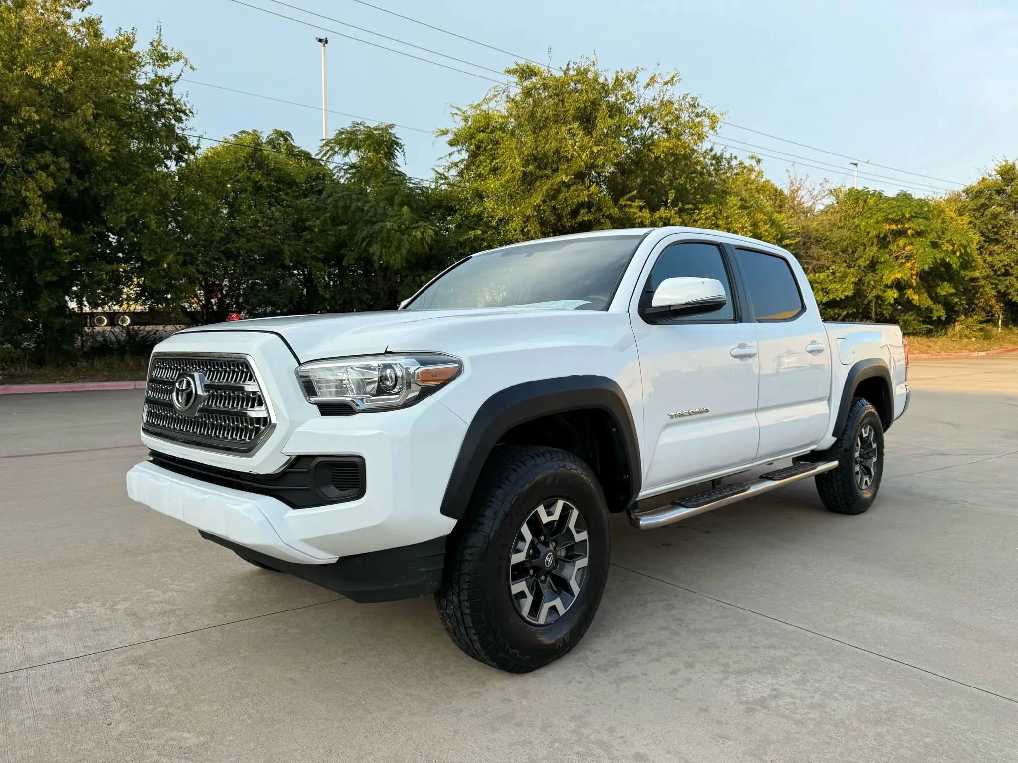 Used 2017 Toyota Tacoma TRD Off-Road w/ Tow Package (A/T) image 2