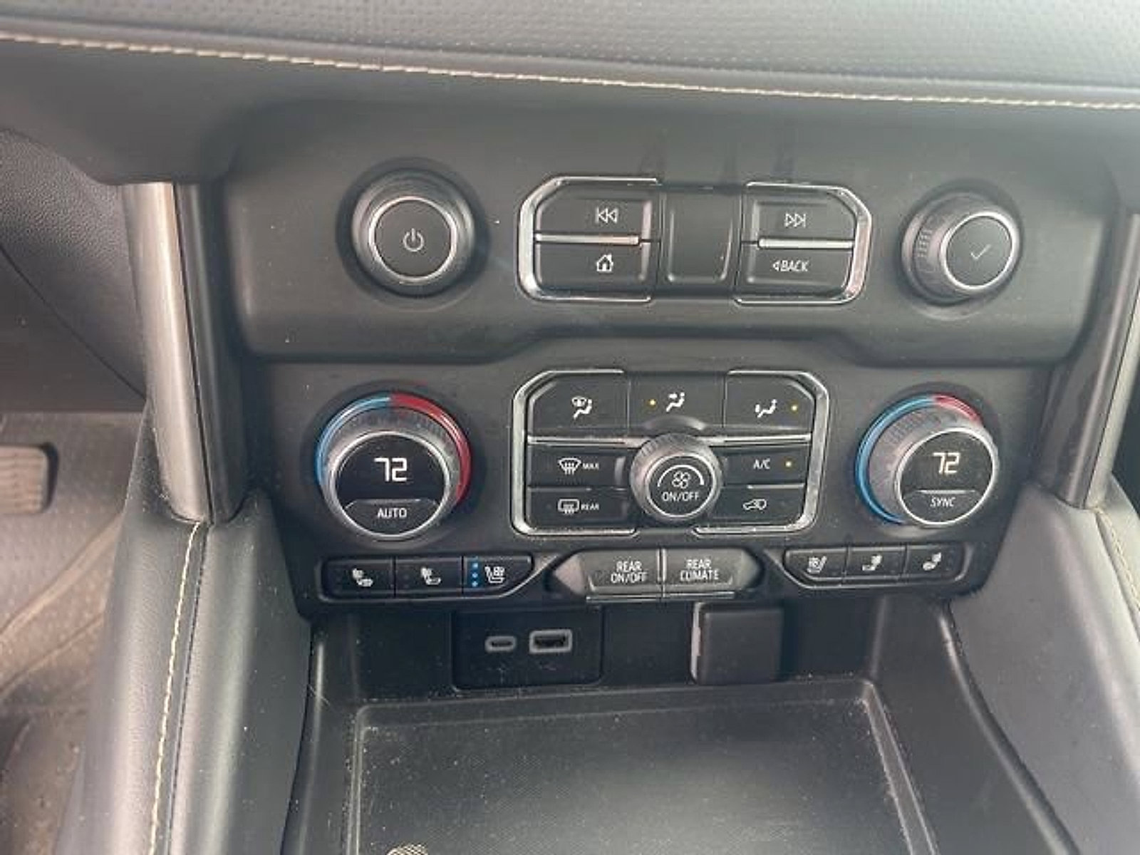 Used 2024 Chevrolet Suburban Premier AWD/4WD image 17