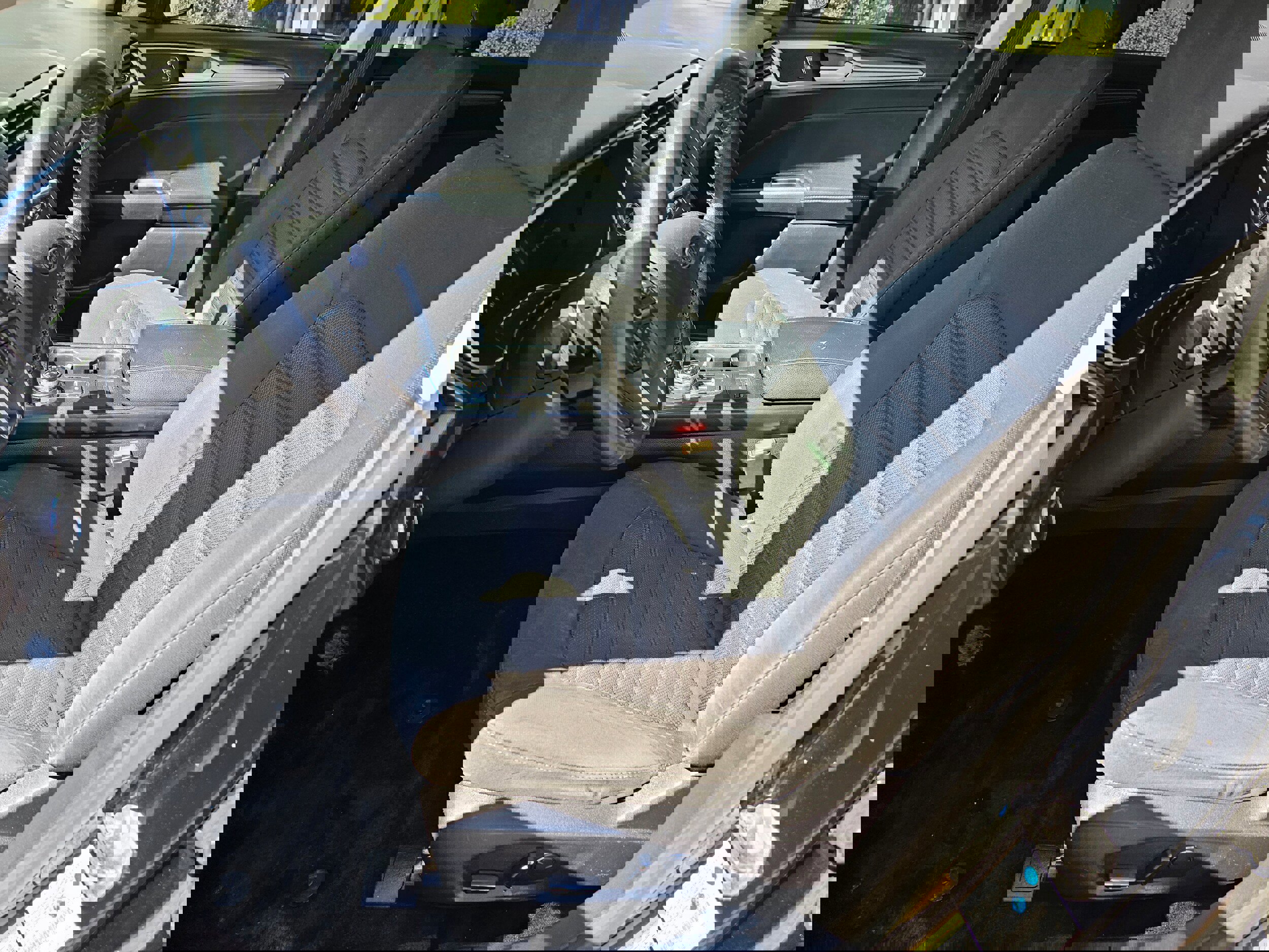 Used 2017 Ford Fusion SE w/ Fusion SE Technology Package FWD image 9