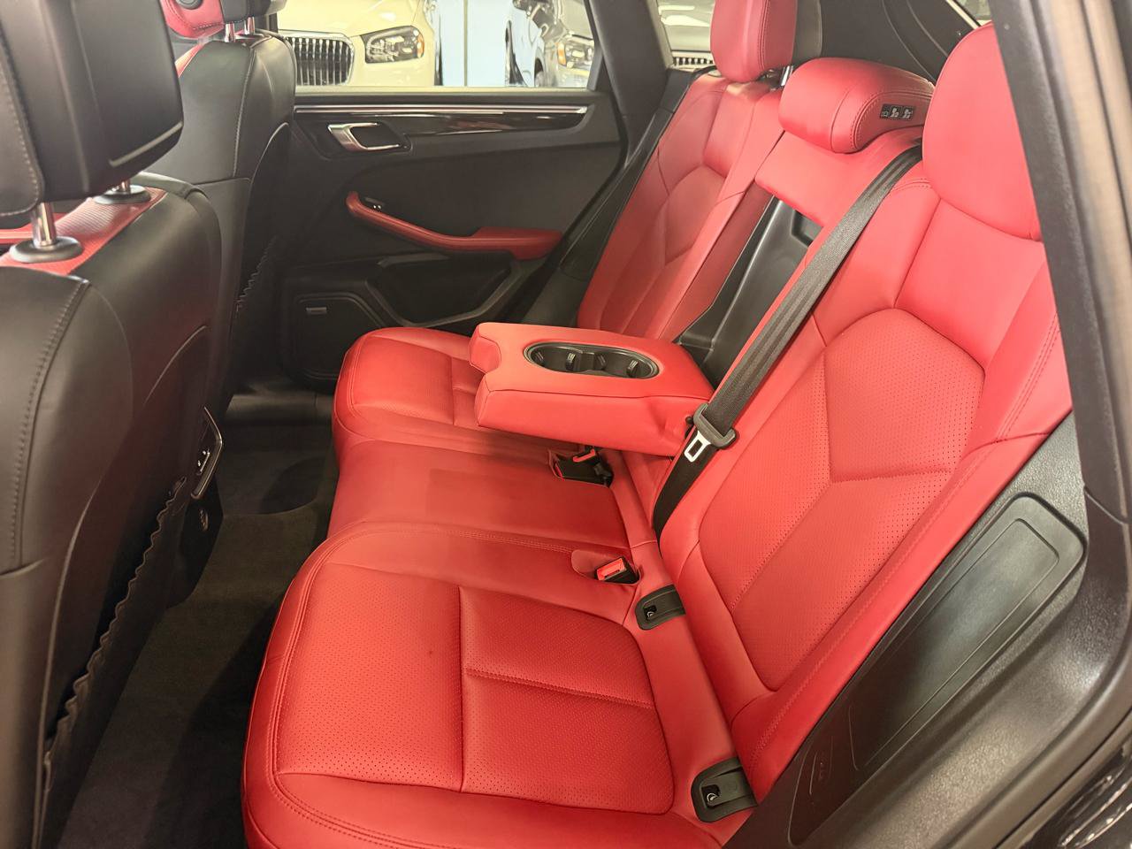 Used 2018 Porsche Macan AWD/4WD image 15