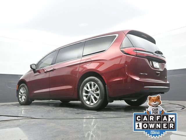 Used 2023 Chrysler Pacifica Touring-L image 54