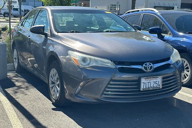 Used 2017 Toyota Camry LE image 2