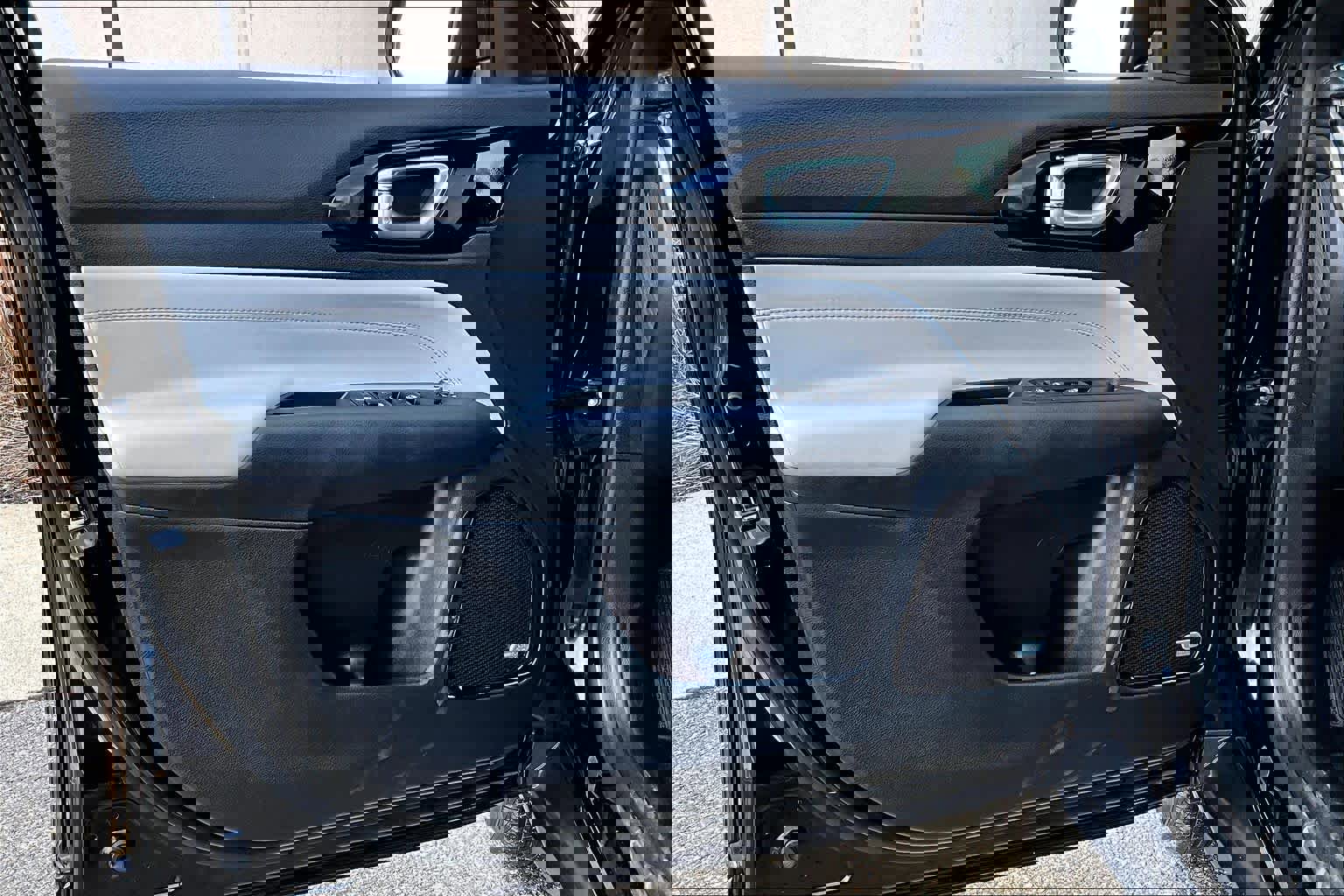 Used 2025 Jeep Compass Limited w/ Sun & Sound Group image 22