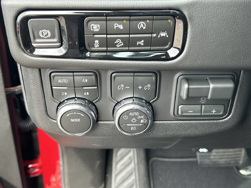 New 2026 GMC Yukon Elevation w/ Elevation Premium Package AWD/4WD image 18