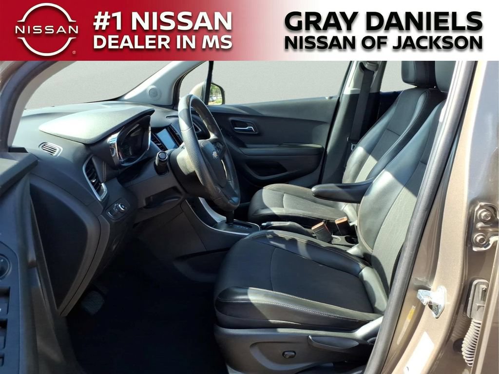 Used 2021 Chevrolet Trax LT AWD/4WD image 22