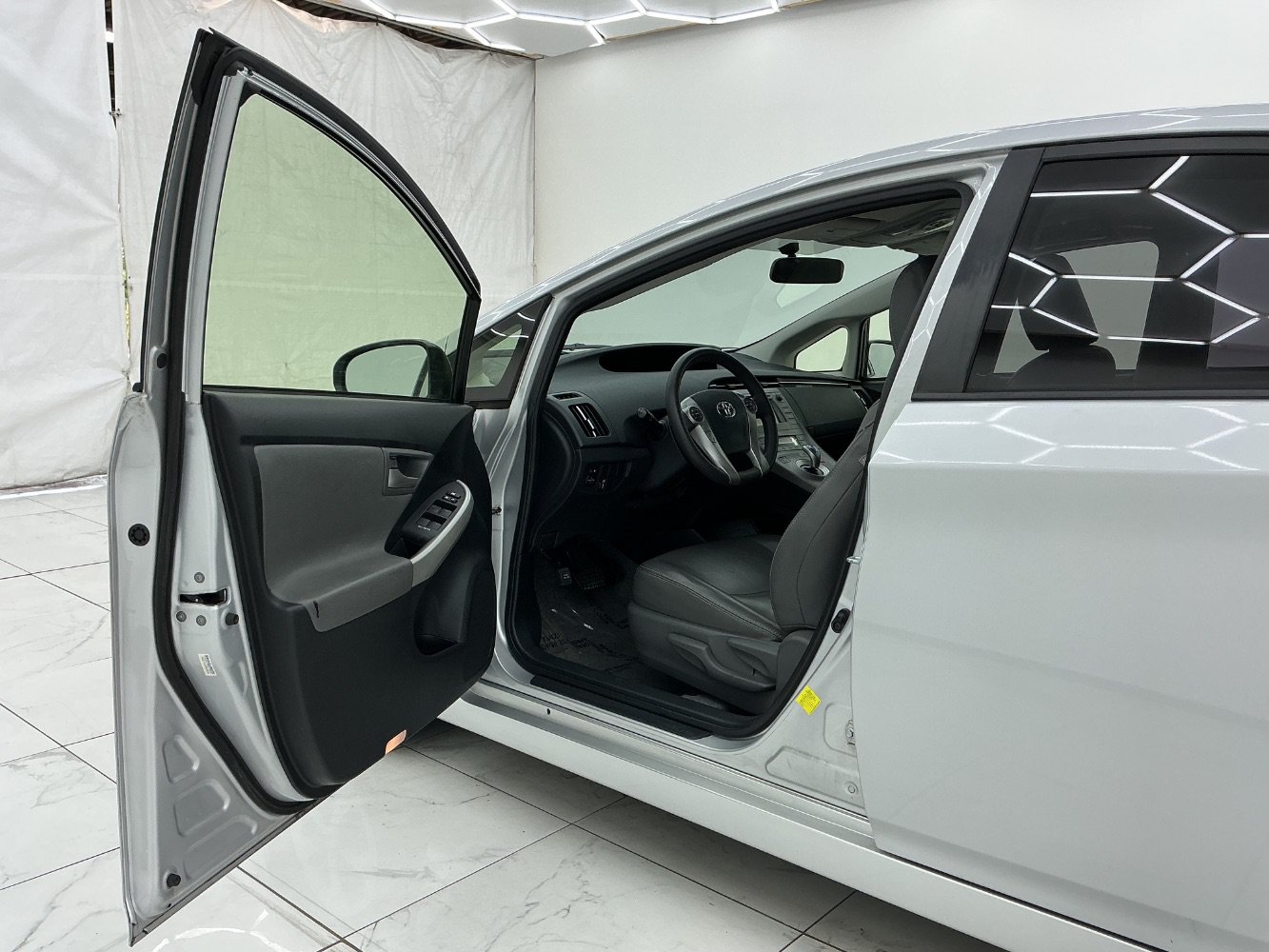 Used 2015 Toyota Prius Two FWD image 16