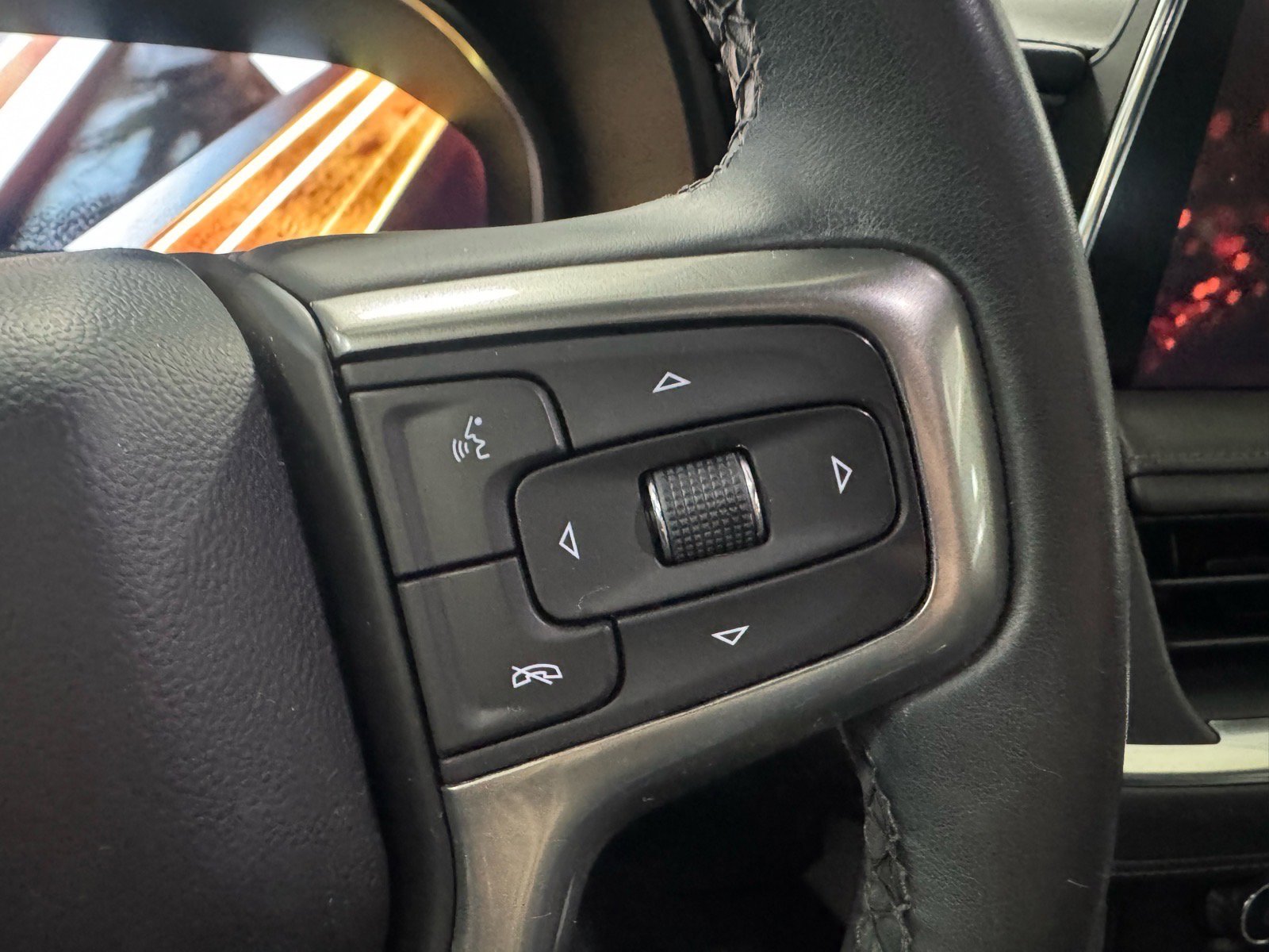 Used 2023 Chevrolet Suburban Z71 w/ Luxury Package AWD/4WD image 23