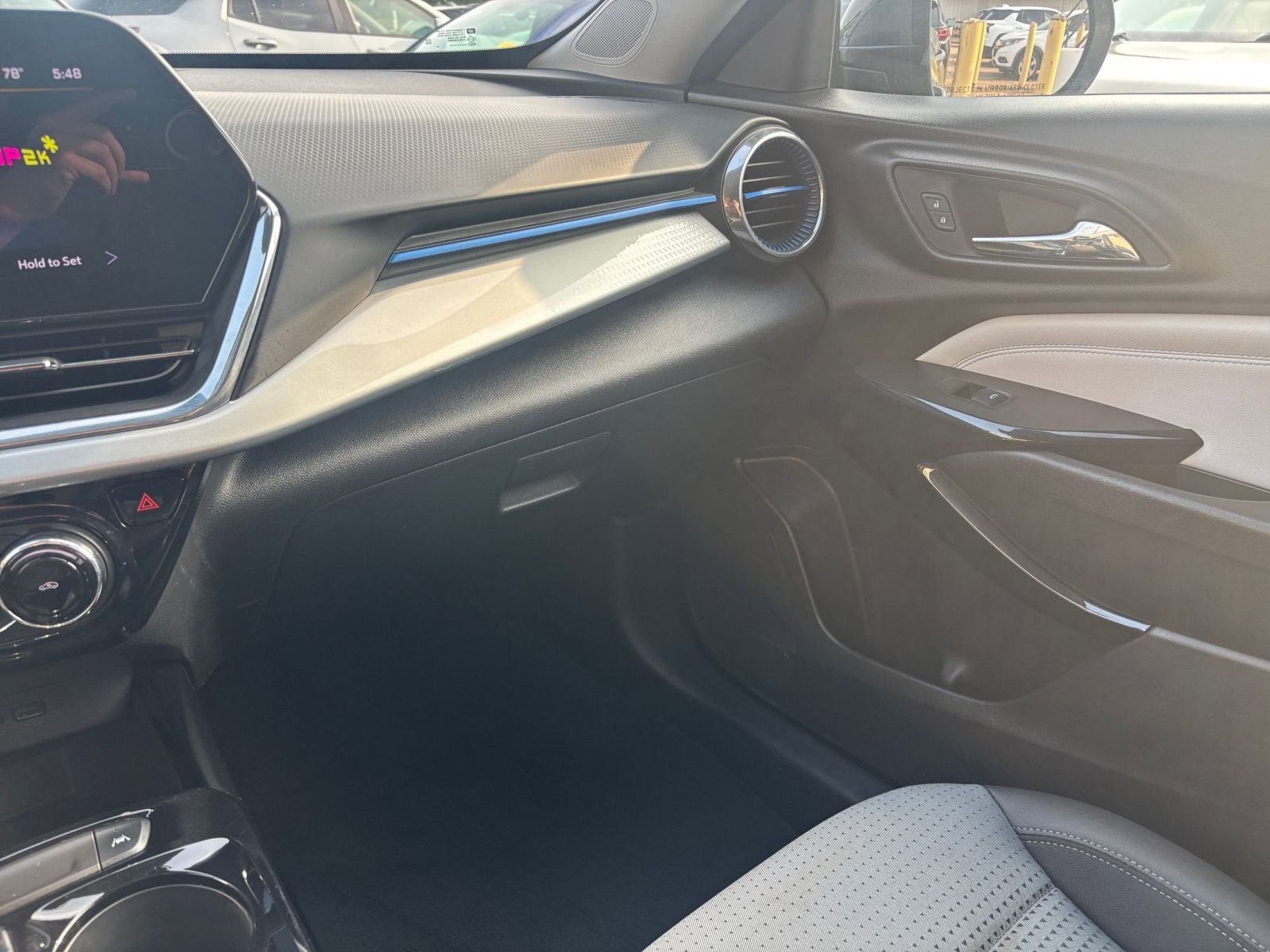 Used 2025 Chevrolet Trax LT w/ LT Convenience Package FWD image 34