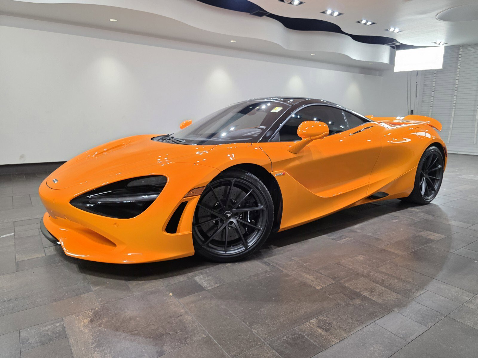 Used 2024 McLaren 750S image 1