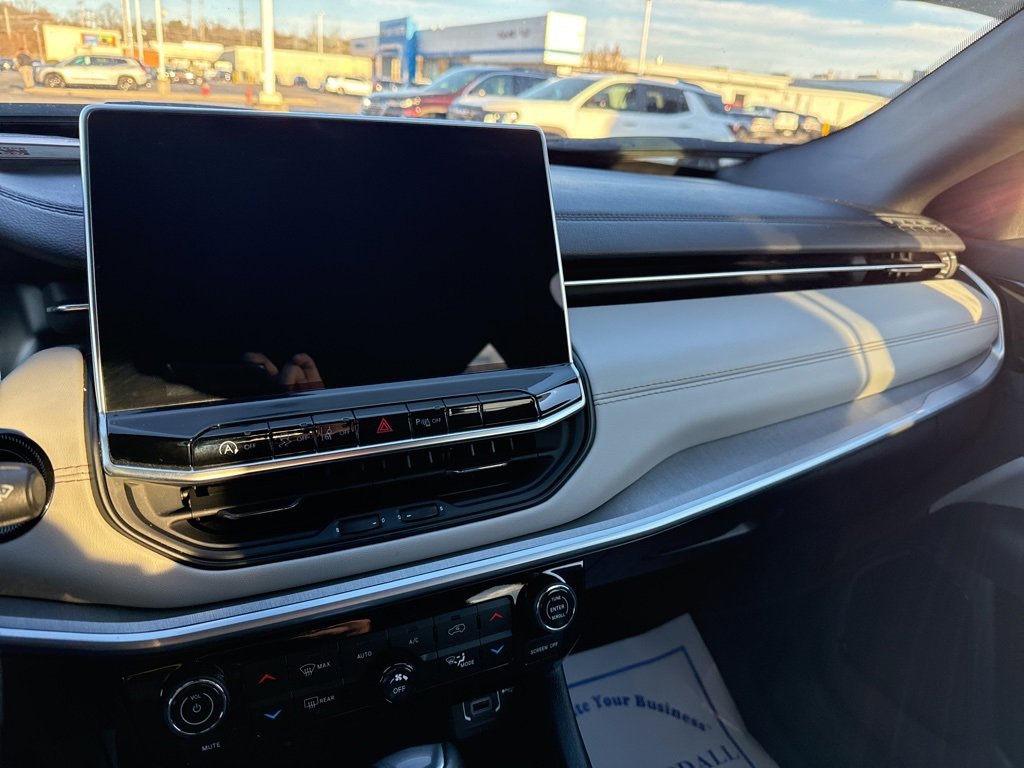 Used 2025 Jeep Compass Limited image 12