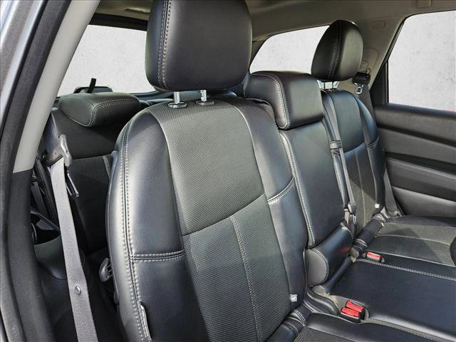Used 2018 Nissan Pathfinder Platinum image 21