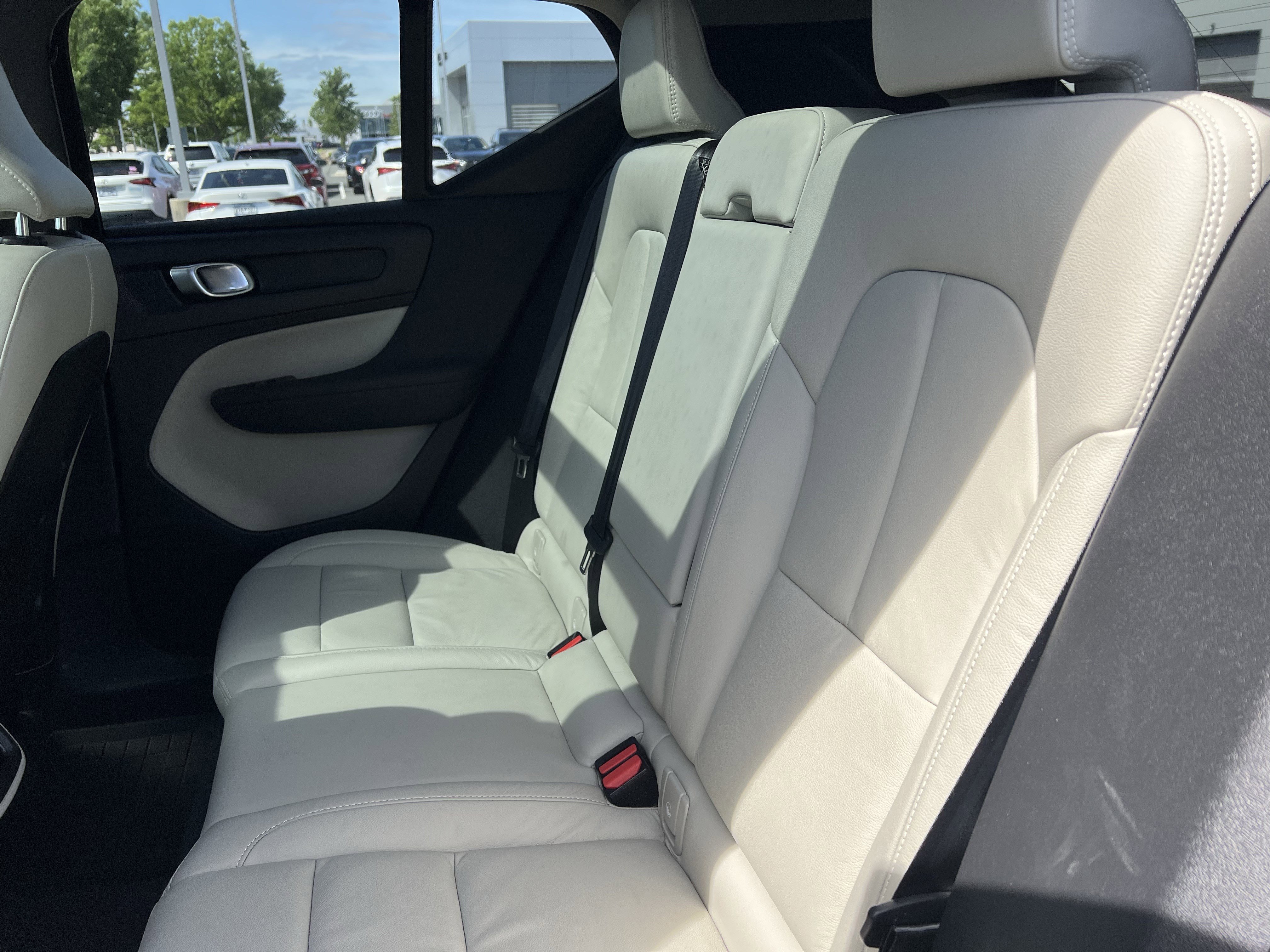Used 2024 Volvo XC40 B5 Plus w/ Protection Package Premier AWD/4WD image 33
