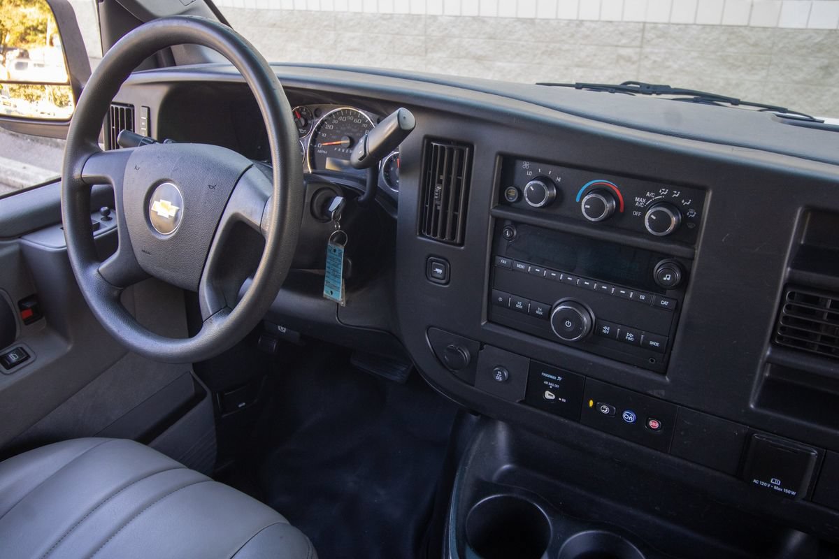 Used 2018 Chevrolet Express 2500 RWD image 18