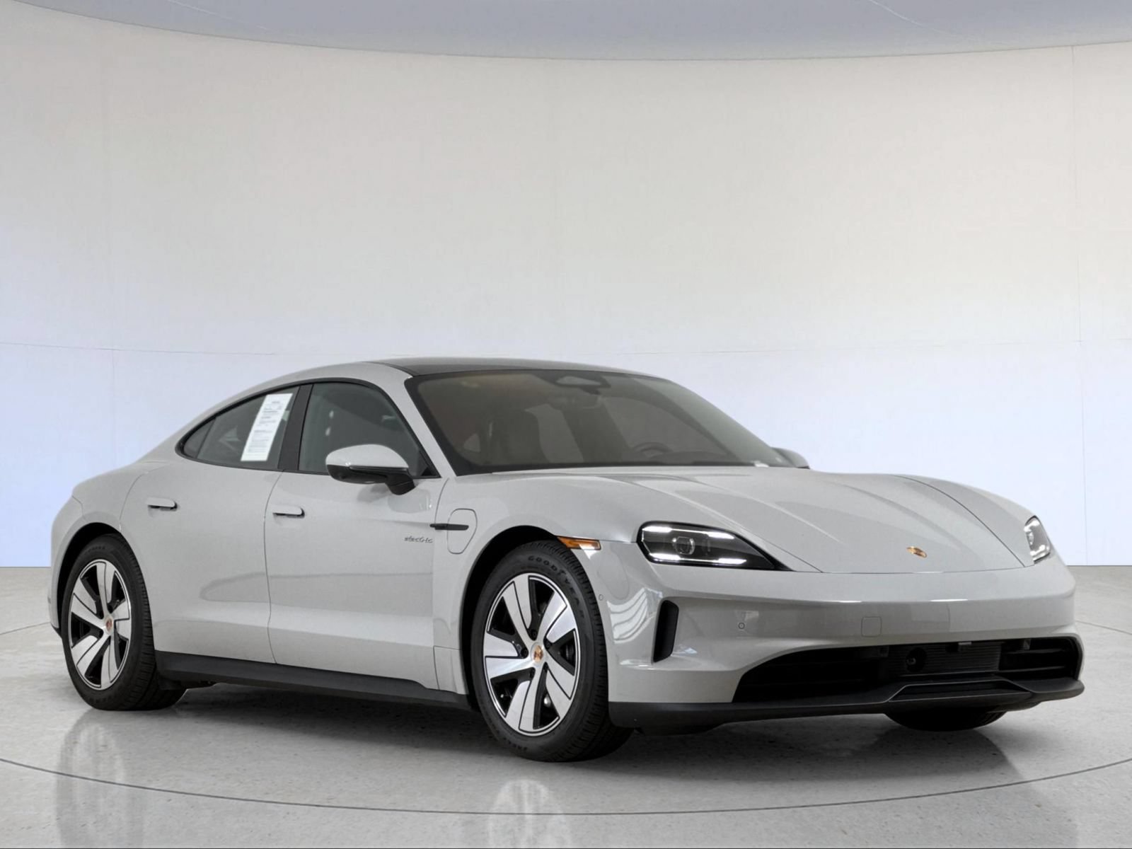 Certified 2026 Porsche Taycan RWD image 10