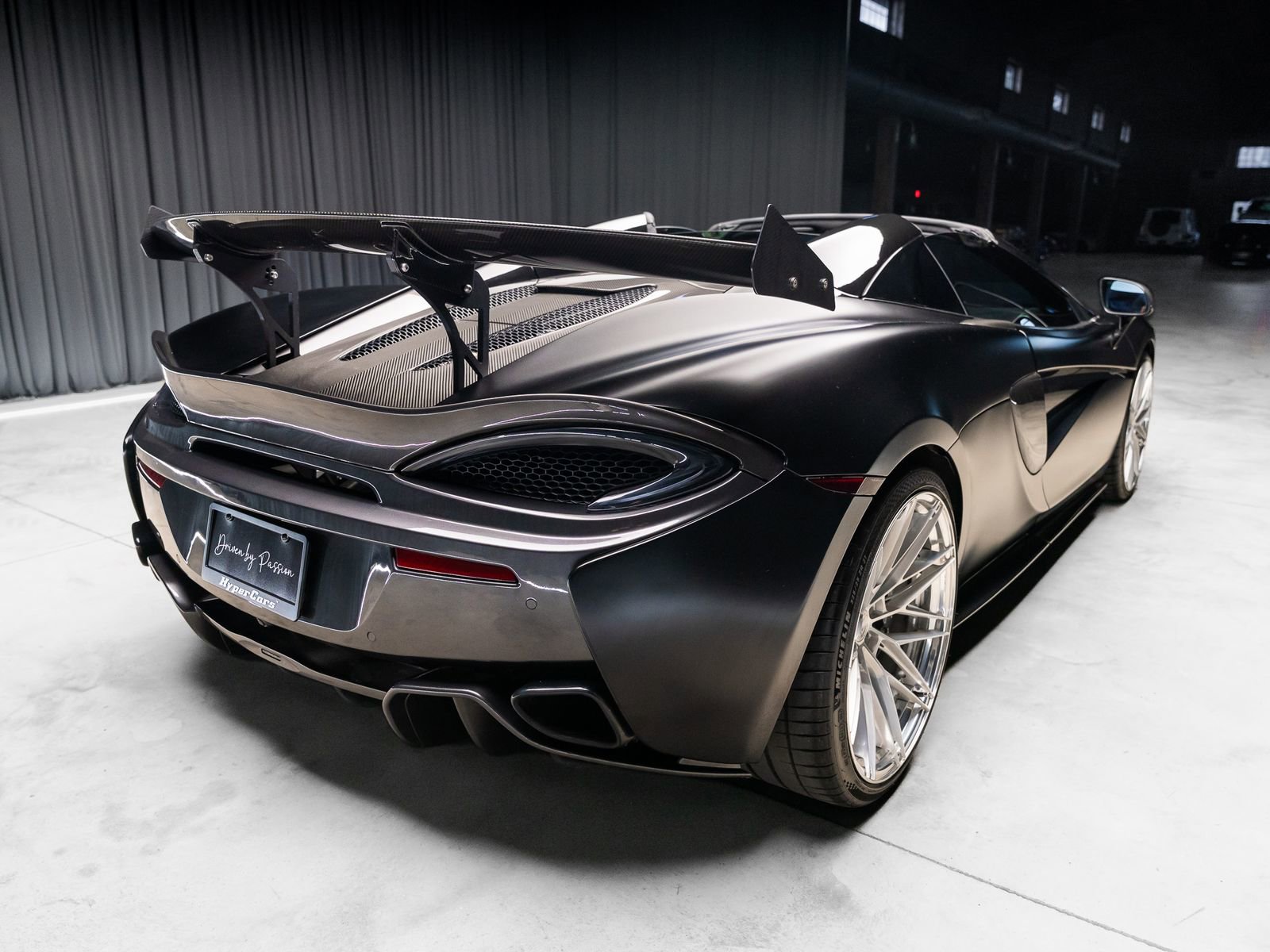 Used 2018 McLaren 570S Spider RWD image 4