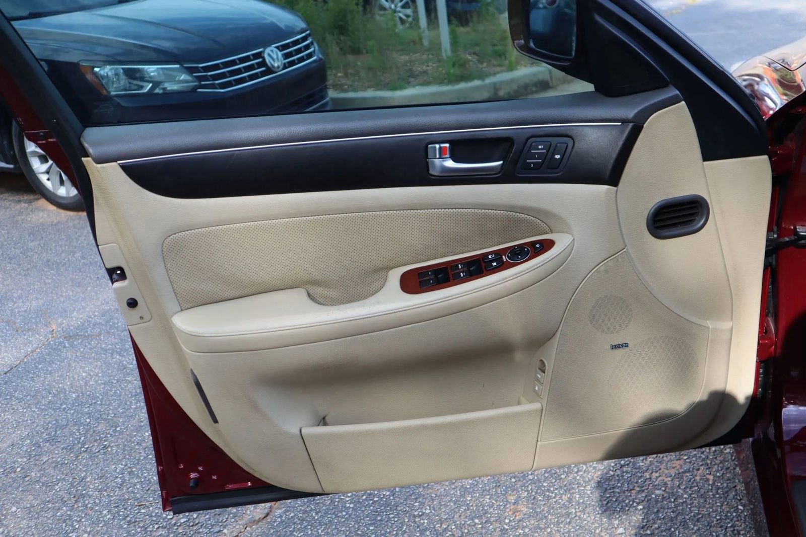 Used 2012 Hyundai Genesis 3.8 w/ Premium Pkg image 7