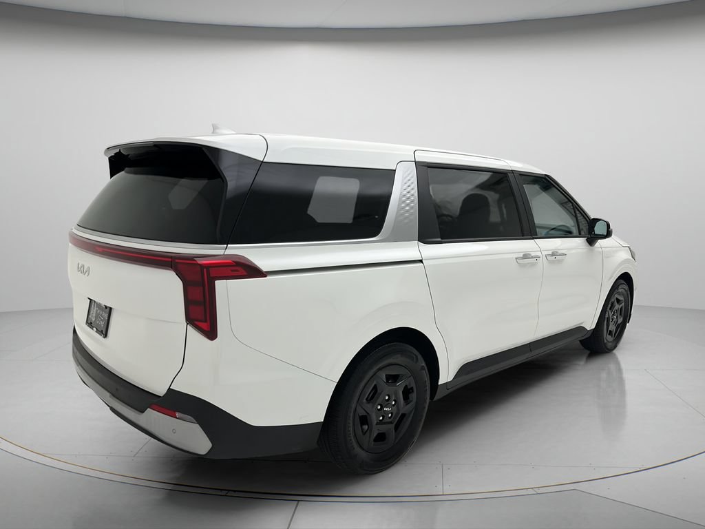 Used 2025 Kia Carnival FWD image 5