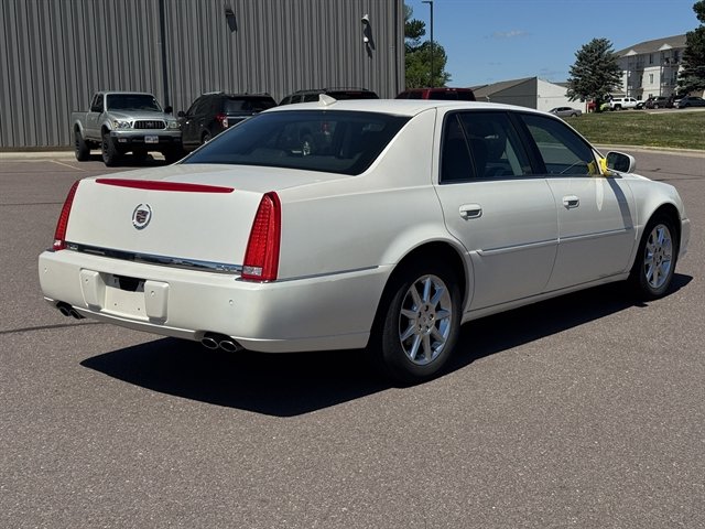 Used 2011 Cadillac DTS Premium FWD image 4