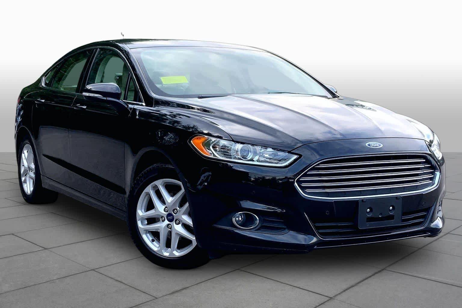 Used 2014 Ford Fusion SE w/ Equipment Group 202A FWD image 2