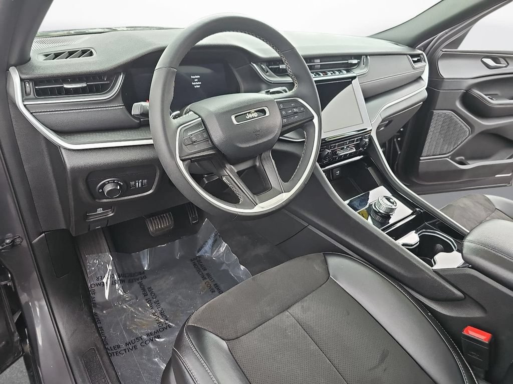 Used 2023 Jeep Grand Cherokee L Laredo AWD/4WD image 18