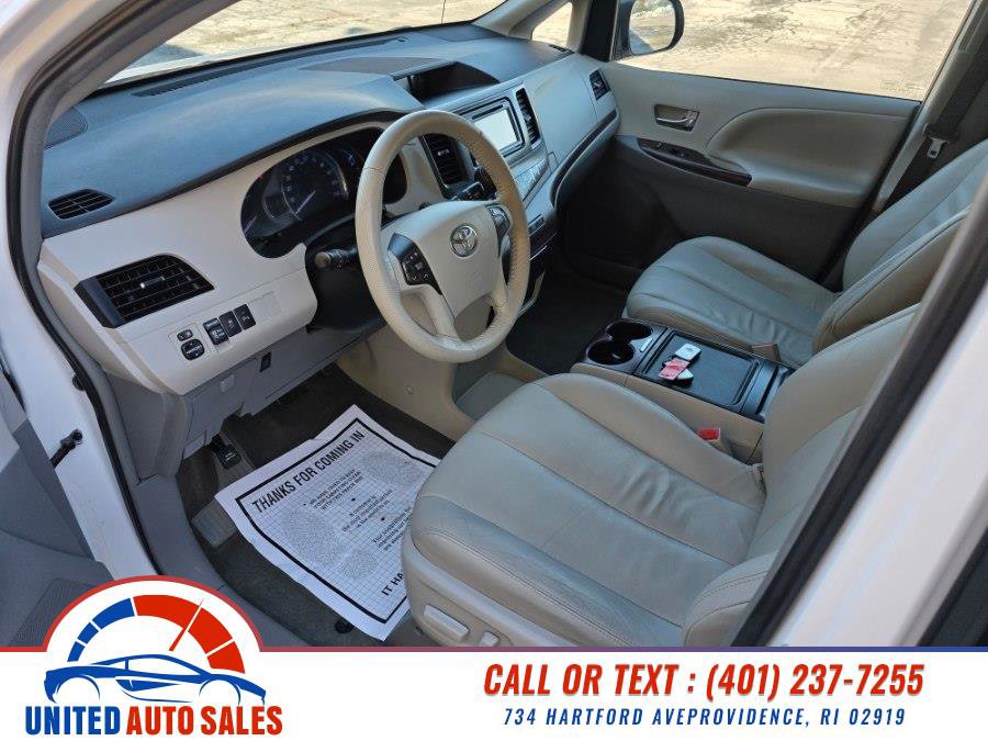 Used 2013 Toyota Sienna XLE w/ Entertainment Pkg image 9