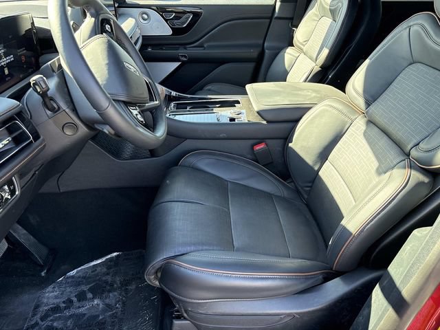 New 2026 Lincoln Aviator Black Label w/ Jet Appearance Package AWD/4WD image 23