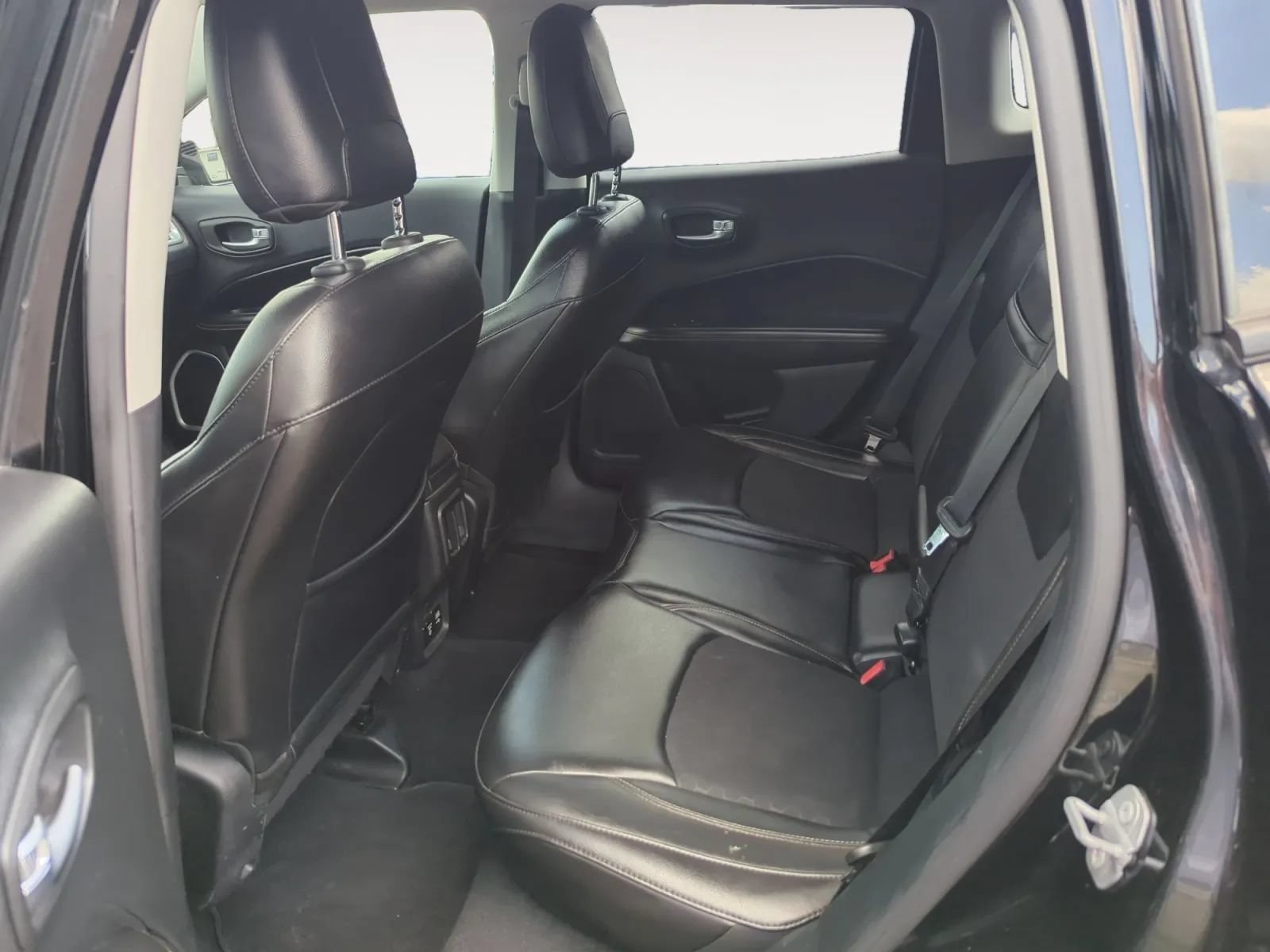 Used 2018 Jeep Compass Latitude w/ Popular Equipment Group AWD/4WD image 14