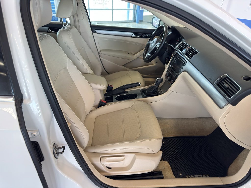 Used 2014 Volkswagen Passat TDI SE image 17