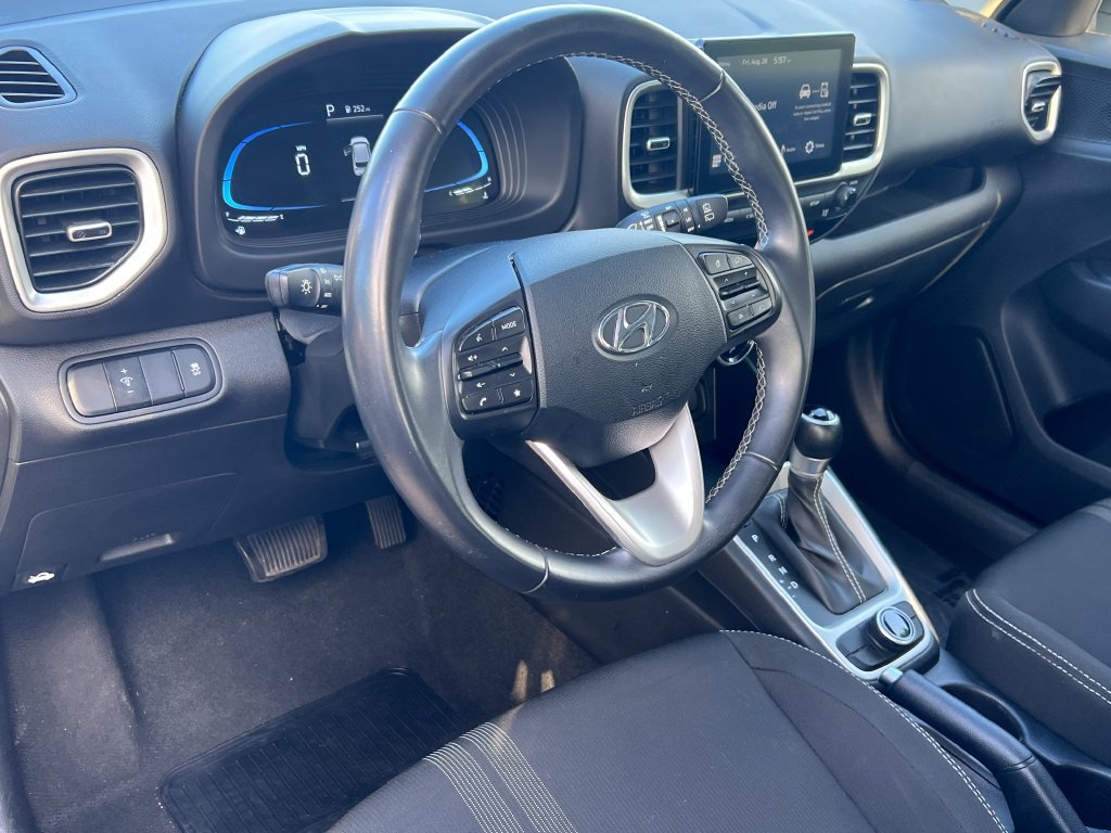 Used 2025 Hyundai Venue SEL FWD image 18