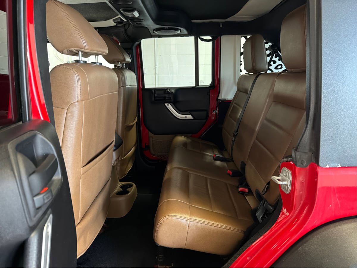 Used 2012 Jeep Wrangler Unlimited Rubicon w/ Dual Top Group AWD/4WD image 10