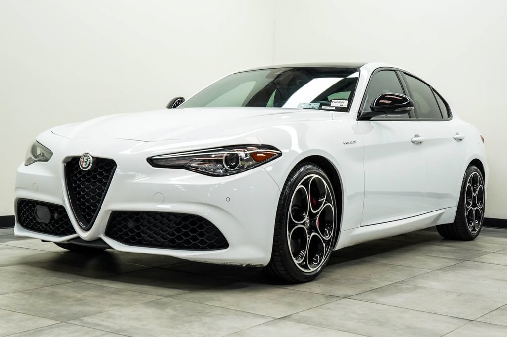 Used 2023 Alfa Romeo Giulia Veloce RWD image 7