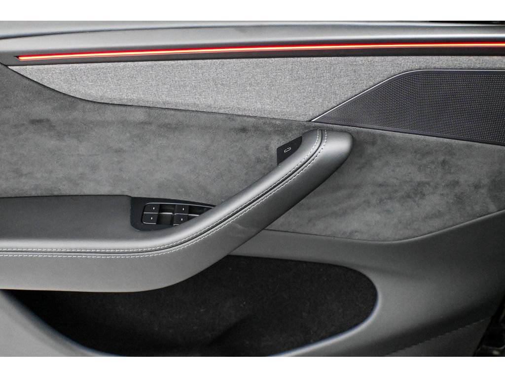 Used 2026 Tesla Model Y Long Range RWD image 35