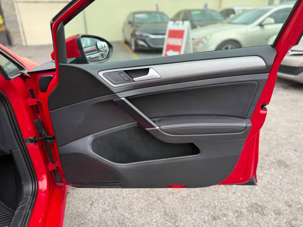 Used 2015 Volkswagen Golf S FWD image 26