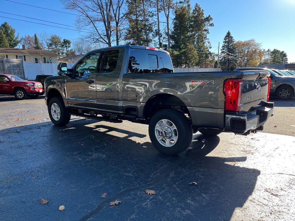 New 2026 Ford F350 XLT image 4