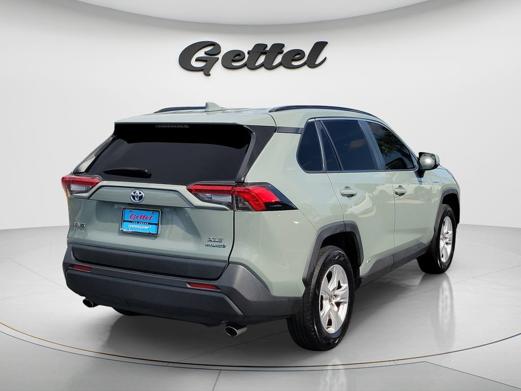 Used 2020 Toyota RAV4 XLE AWD/4WD image 6