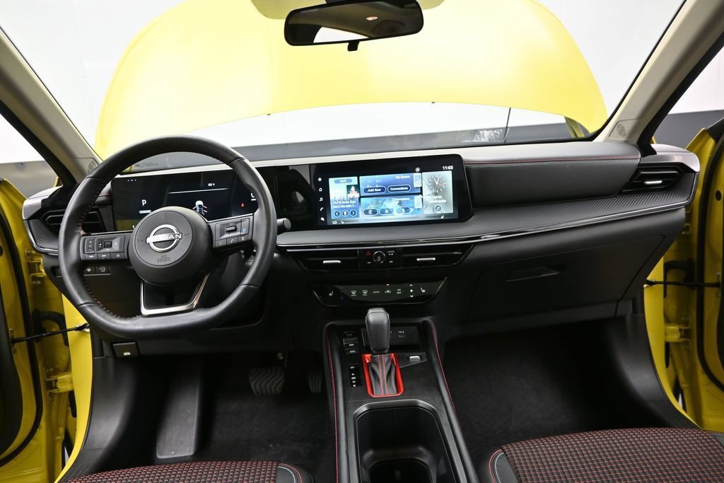 Used 2025 Nissan Kicks SR w/ SR Premium Package FWD image 33